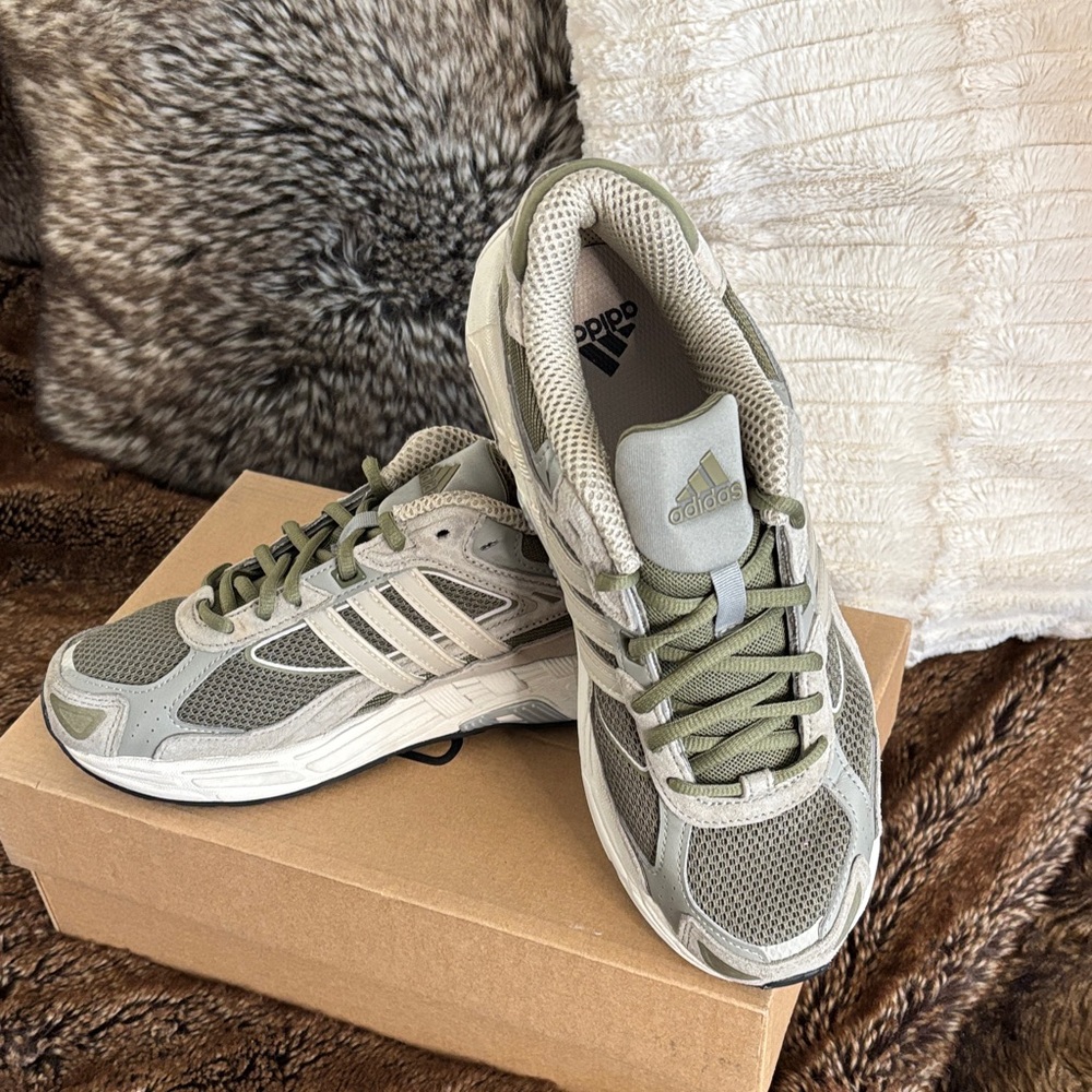 Adidas Responce CL Men’s 8 Olive and Cream Sneakers